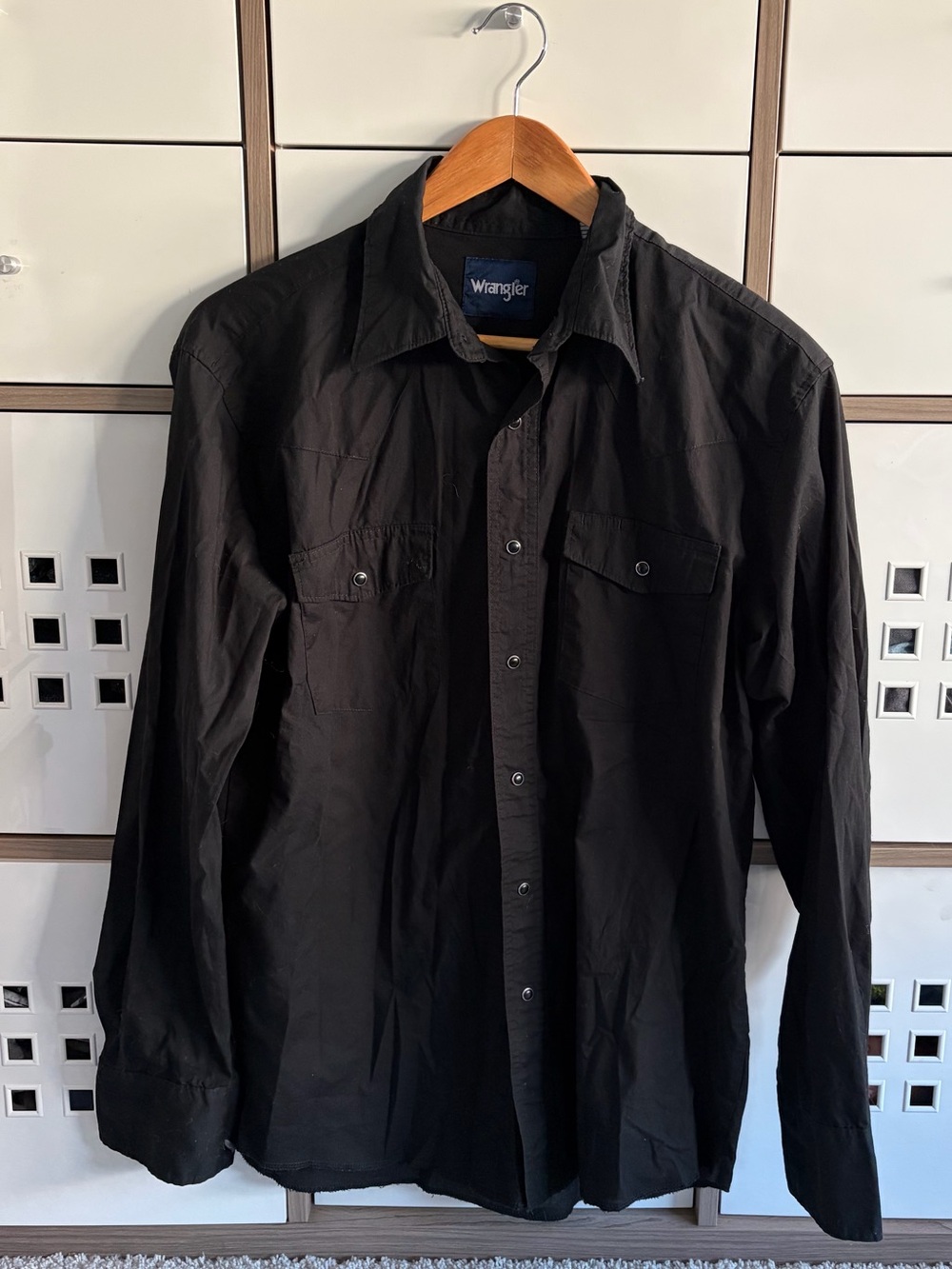 Wrangler black snap-button long sleeve shirt